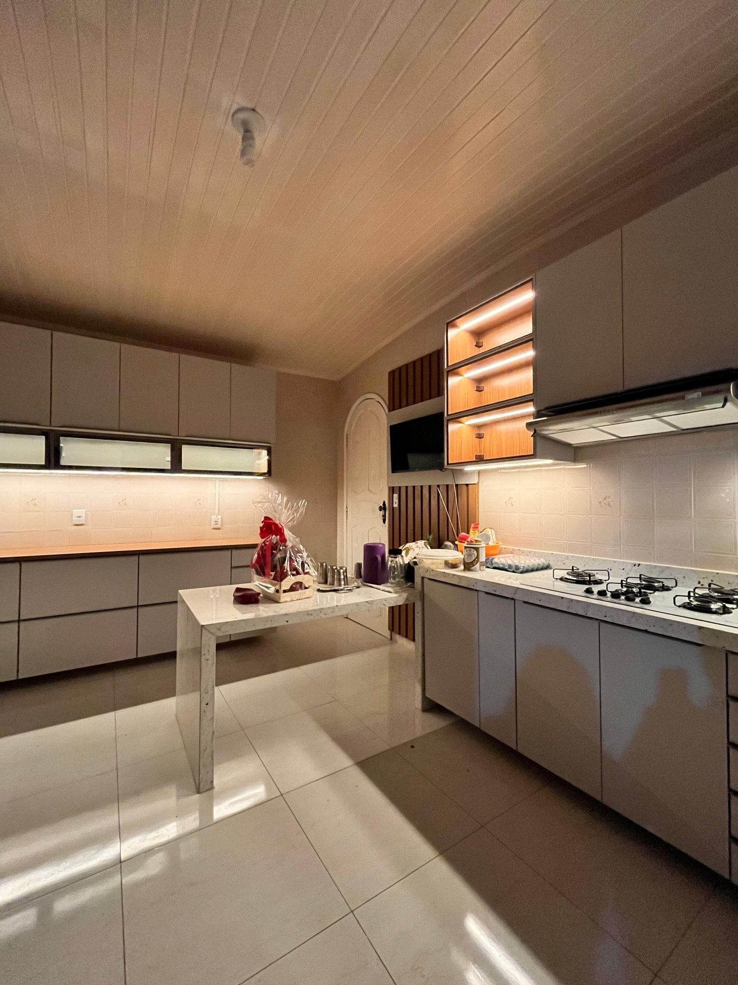 Cozinha em MDF Nuvem e Louro Freijó